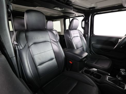 Used 2019 Jeep Wrangler Unlimited Sahara AWD/4WD image 24