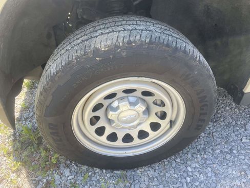 Used 2024 Chevrolet Colorado W/T image 9