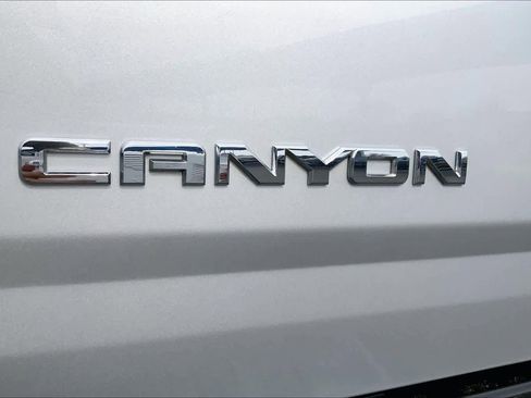 Used 2018 GMC Canyon SLT w/ Driver Alert Package image 31