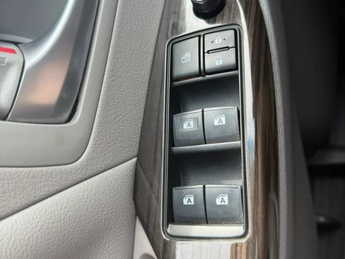 Used 2017 Toyota Sienna XLE w/ XLE Navigation Package FWD image 23