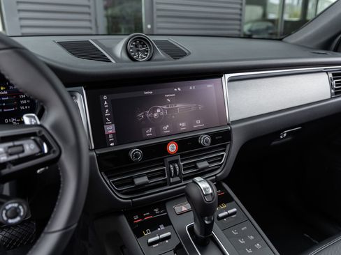 New 2026 Porsche Macan image 32