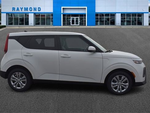 Certified 2021 Kia Soul LX image 2