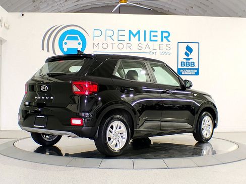 Used 2021 Hyundai Venue SE image 7