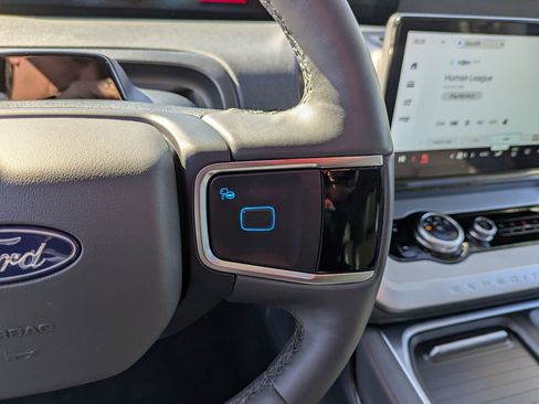 Certified 2025 Ford Expedition Active image 19