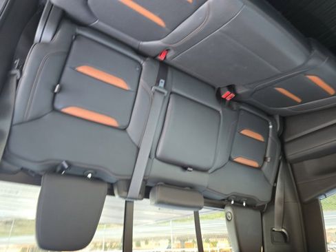 Used 2022 GMC Sierra 1500 AT4 w/ AT4 Premium Package image 13