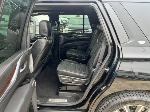 Used 2021 Cadillac Escalade Sport Platinum RWD image 15