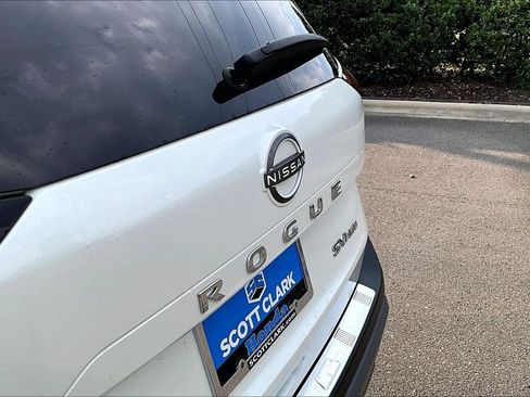 Used 2022 Nissan Rogue SV AWD/4WD image 25
