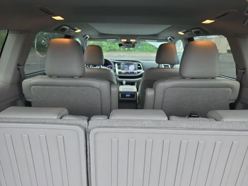 Used 2019 Toyota Highlander Limited Platinum AWD/4WD image 10