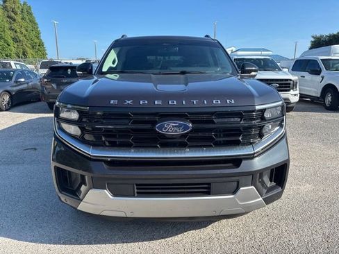 Used 2025 Ford Expedition Max Platinum w/ Platinum Ultimate Package AWD/4WD image 2