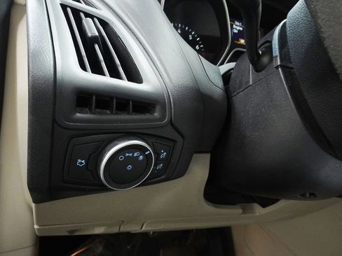 Used 2017 Ford Focus SE image 18