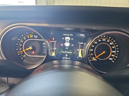 Used 2023 Jeep Gladiator Sport AWD/4WD image 18
