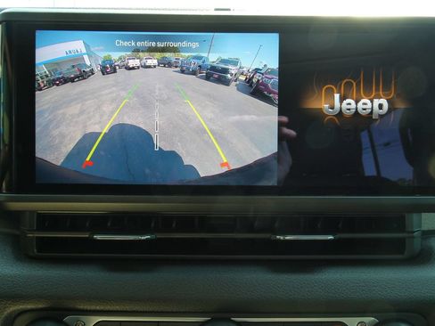 Used 2025 Jeep Wrangler Unlimited Sport AWD/4WD image 32