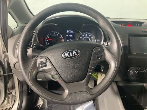 Used 2017 Kia Forte LX image 10