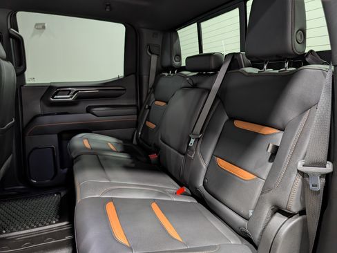 Used 2024 GMC Sierra 1500 AT4 w/ AT4 Preferred Package AWD/4WD image 17