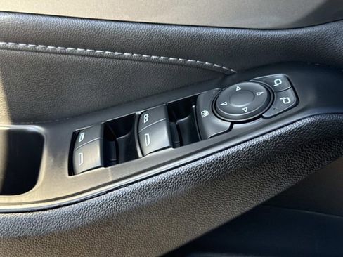 Used 2023 Chevrolet Traverse LT FWD image 19