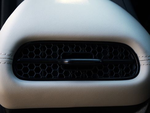 Used 2026 Honda HR-V LX image 39