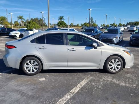 Used 2025 Toyota Corolla LE w/ Convenience Package image 8