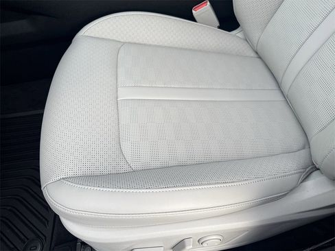 New 2025 Kia Sorento S image 9