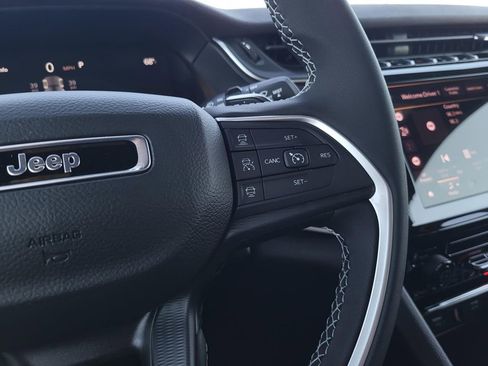 New 2025 Jeep Grand Cherokee Laredo image 19