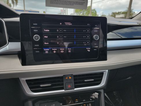 Used 2025 Volkswagen Taos SE image 27