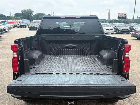 Used 2025 Chevrolet Silverado 1500 Custom RWD image 10