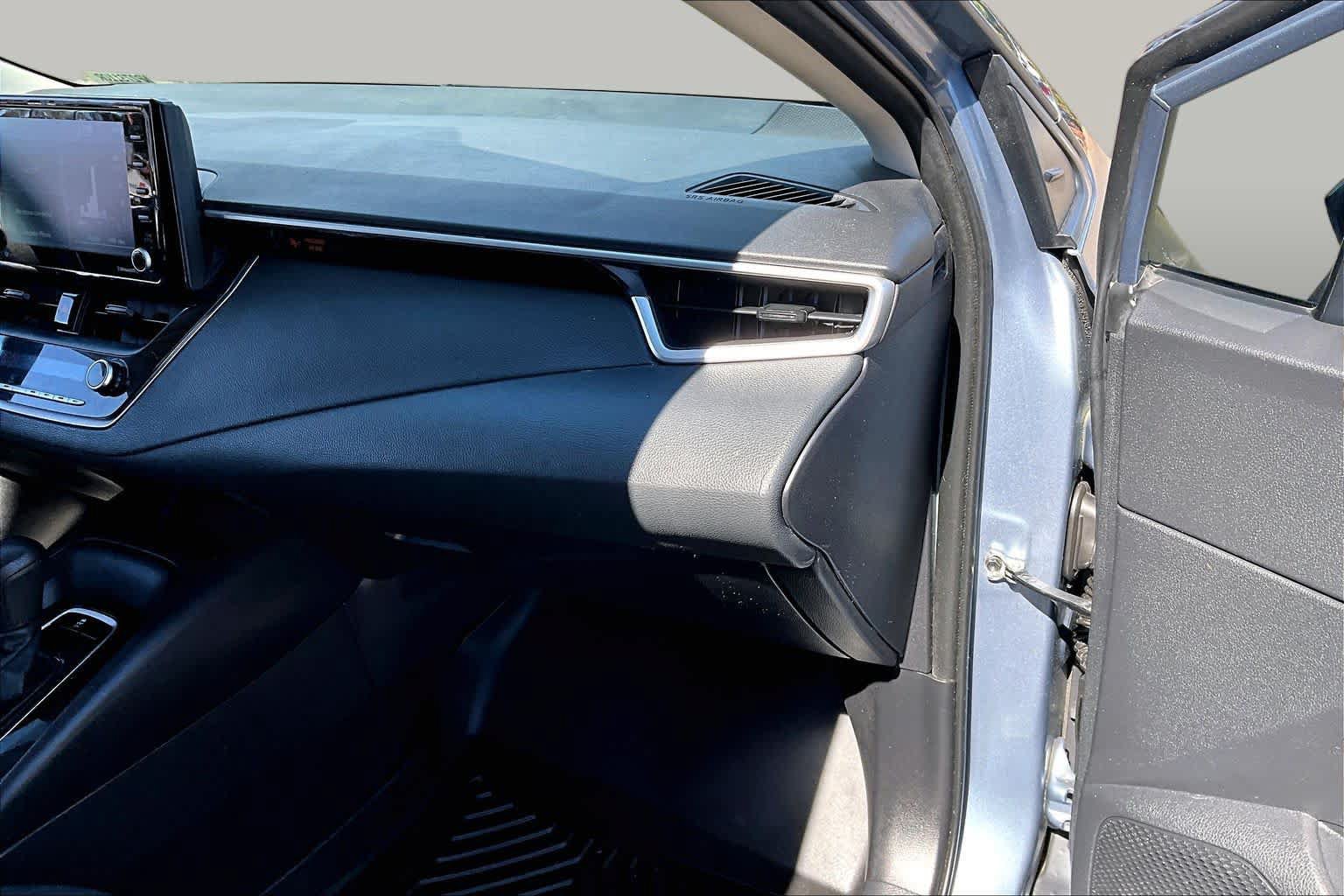 Used 2022 Toyota Corolla LE FWD image 18