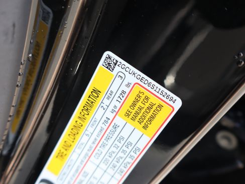 Certified 2025 Chevrolet Silverado 1500 LTZ w/ Technology Package image 44