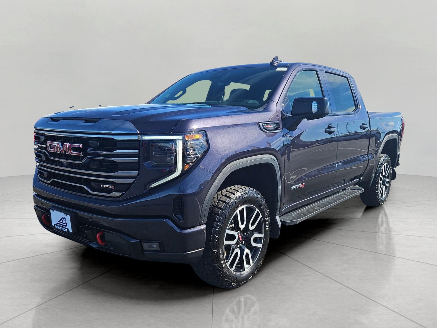 Used 2023 GMC Sierra 1500 AT4 w/ Technology Package AWD/4WD image 4