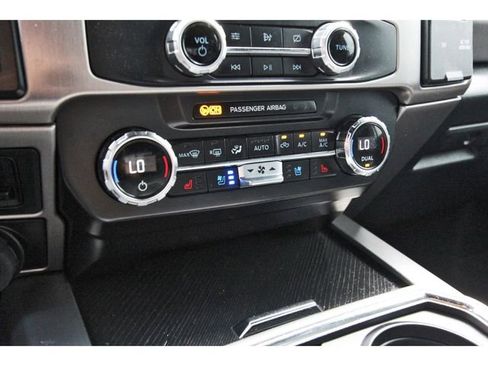 Used 2022 Ford F250 Platinum w/ FX4 Off-Road Package AWD/4WD image 25