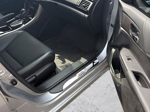Used 2017 Honda Accord Sport image 9