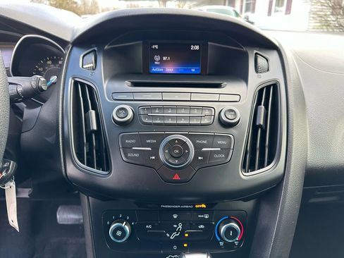 Used 2015 Ford Focus SE image 22