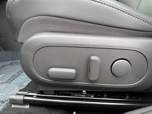 Certified 2025 Hyundai Kona Limited FWD image 32