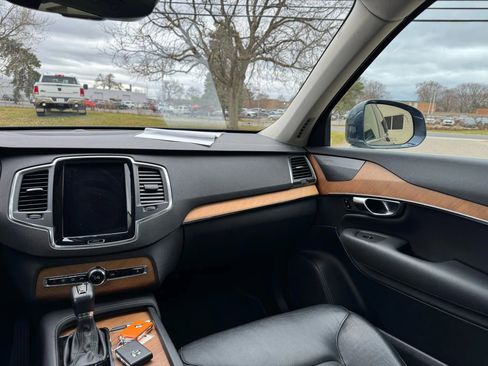 Used 2021 Volvo XC90 T6 Momentum w/ Protection Package Premier image 16