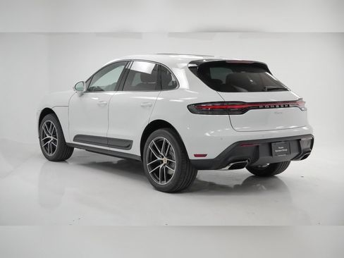 Used 2025 Porsche Macan image 3