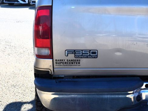 Used 2004 Ford F350 Lariat image 12