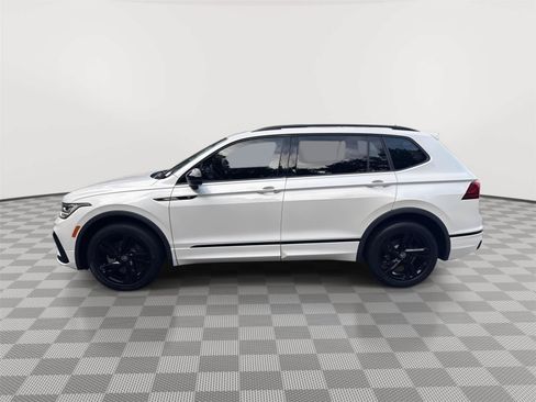 Used 2023 Volkswagen Tiguan SE R-Line FWD image 9