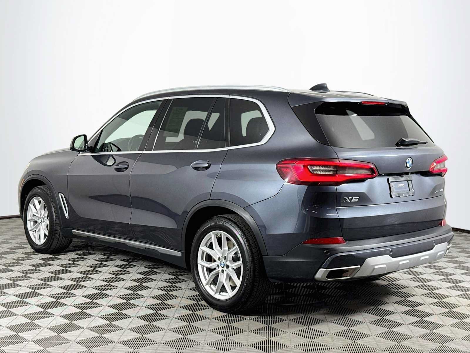 Used 2019 BMW X5 xDrive40i w/ Convenience Package AWD/4WD image 7