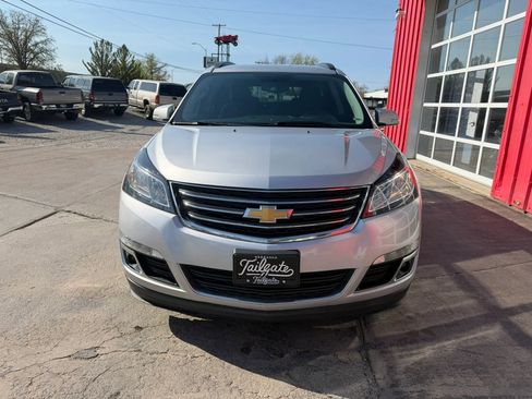 Used 2017 Chevrolet Traverse LT FWD image 3