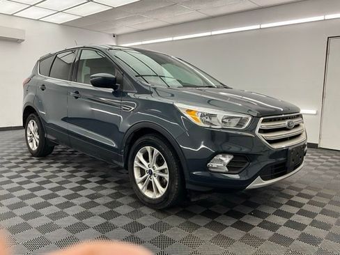 Used 2019 Ford Escape SE FWD image 3