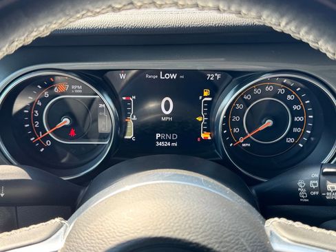 Used 2022 Jeep Wrangler Unlimited Sahara image 21