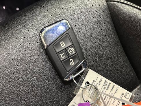 Used 2023 Volkswagen Atlas SE w/ Panoramic Sunroof Package image 22