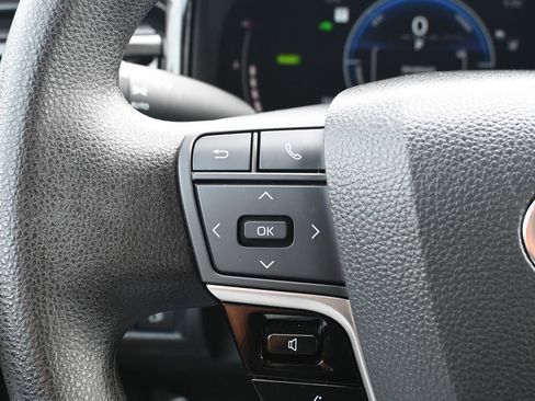 Used 2025 Toyota Camry LE FWD image 9