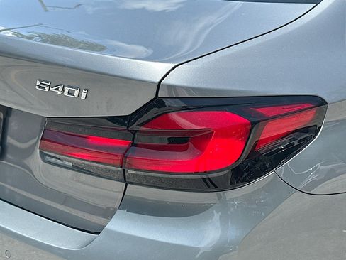 Used 2023 BMW 540i w/ Convenience Package image 31