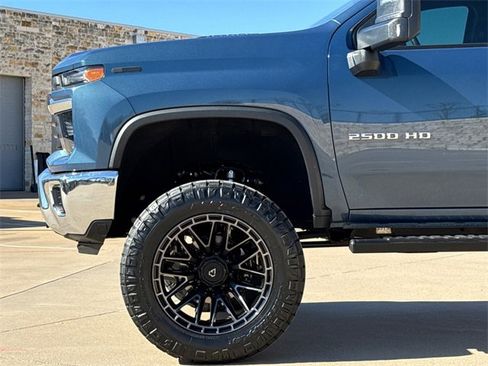 Used 2024 Chevrolet Silverado 2500 LT image 5