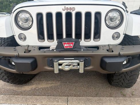 Used 2017 Jeep Wrangler Unlimited Sahara AWD/4WD image 19