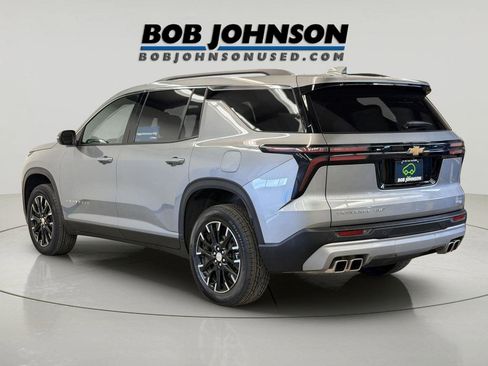 Used 2025 Chevrolet Traverse LT w/ Sun and Wheel Package AWD/4WD image 7