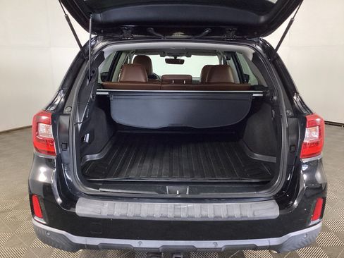 Used 2017 Subaru Outback 3.6R Touring AWD/4WD image 5