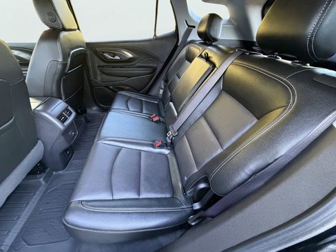 Used 2024 GMC Terrain SLT w/ Infotainment Package II image 8