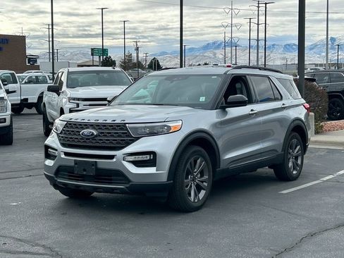 Used 2024 Ford Explorer XLT w/ Equipment Group 202A image 8