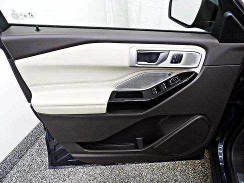 Used 2022 Ford Explorer Platinum w/ Equipment Group 601A image 7